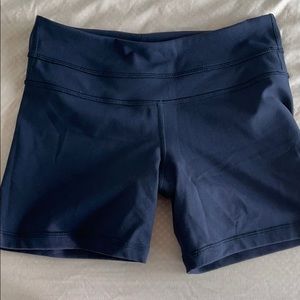 Lululemon shorts size 4